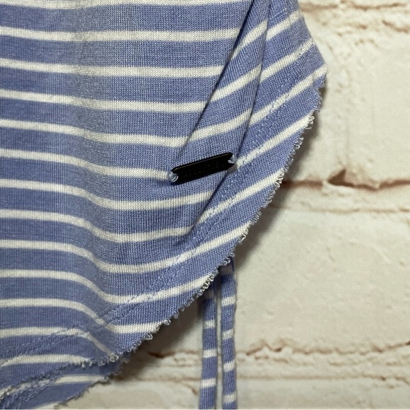 Hollister Must-Have Collection Shirt Women's Medium Round Neck Striped Blue - Picture 8 of 8